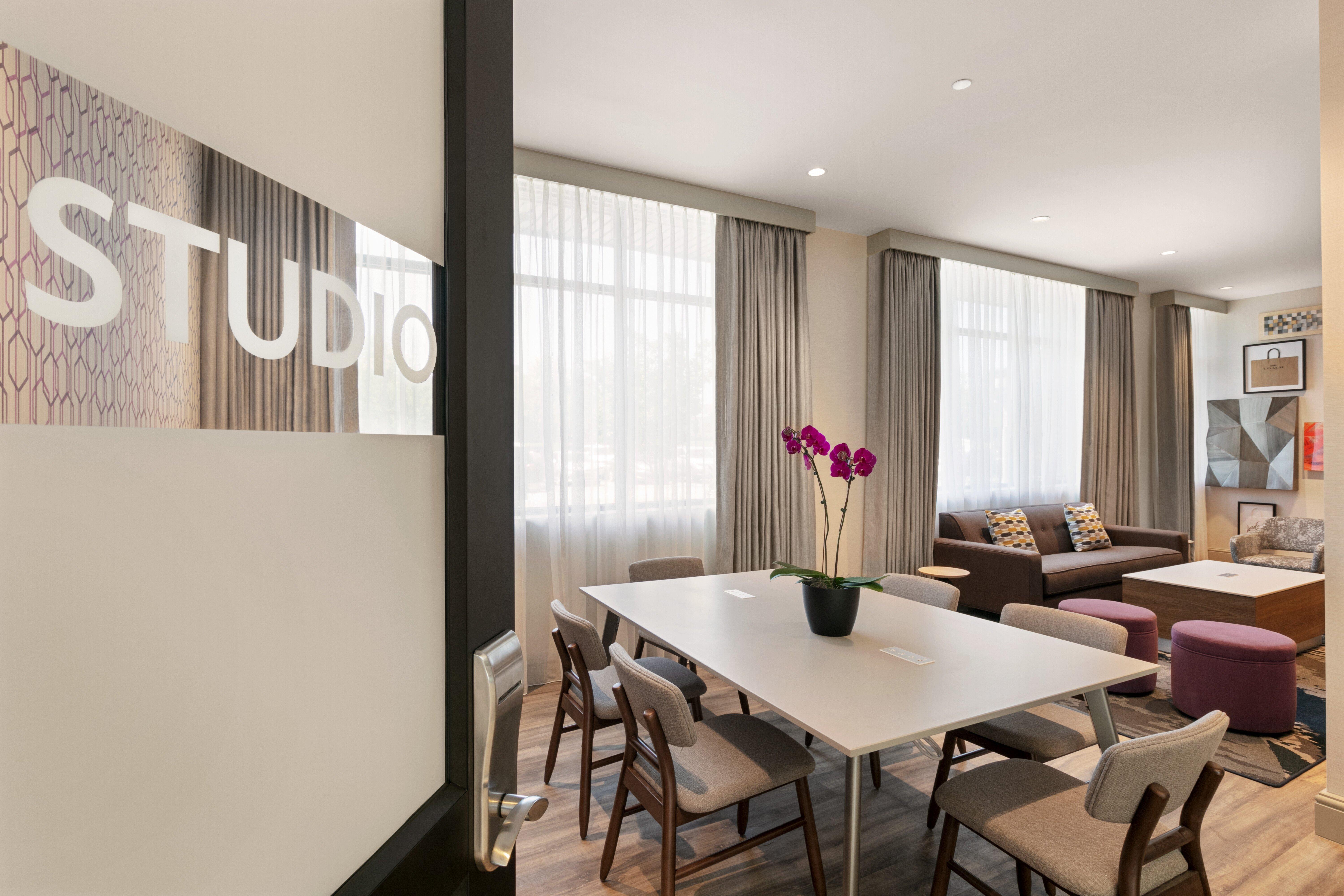 Crowne Plaza Philadelphia King Of Prussia Hotel ภายนอก รูปภาพ